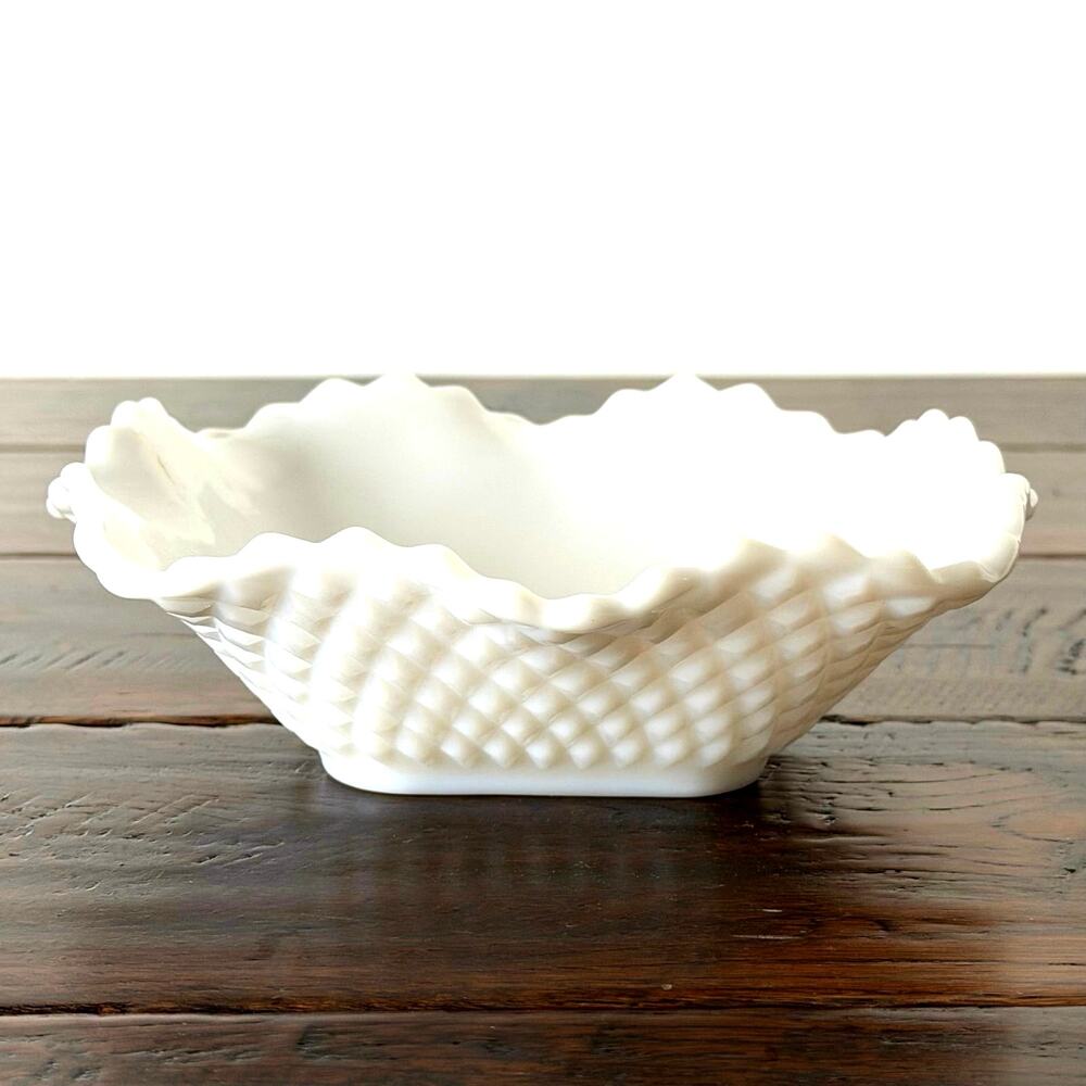 Vintage White Hobnail Milk Glass Bowl – Scalloped Ruffled Edge